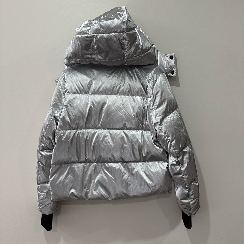 Metalic Silver Puffer Coat Size Medium BCBG Maxazria - Picture 9 of 10